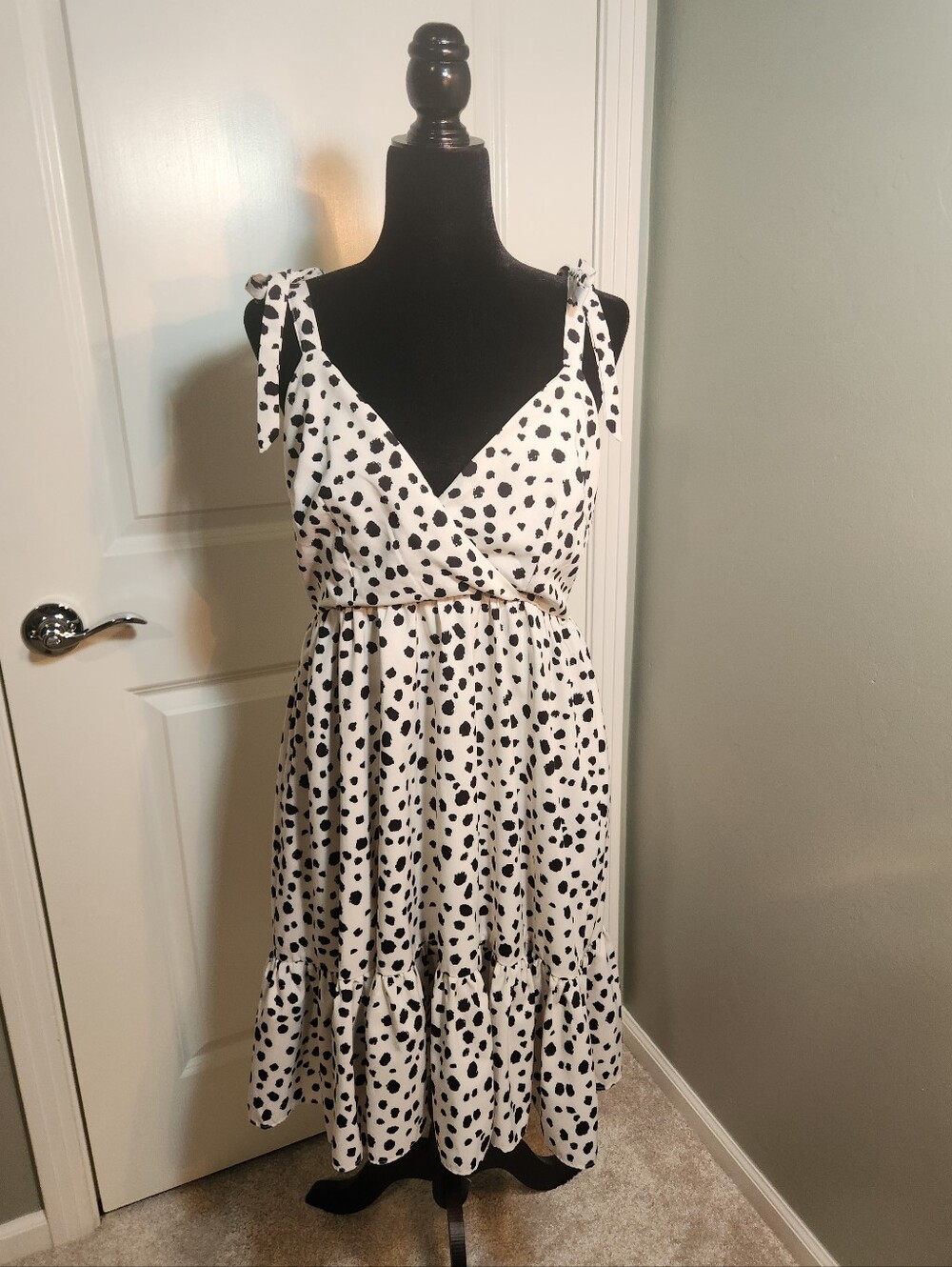 Davi & Dani White and Black Spotted Tie-Shoulder Midi Dress — Classic Summer